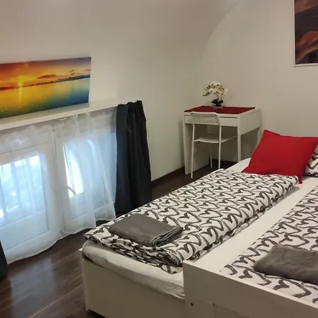 Apartment Eiffel-t45 Five Bedroom Budapest