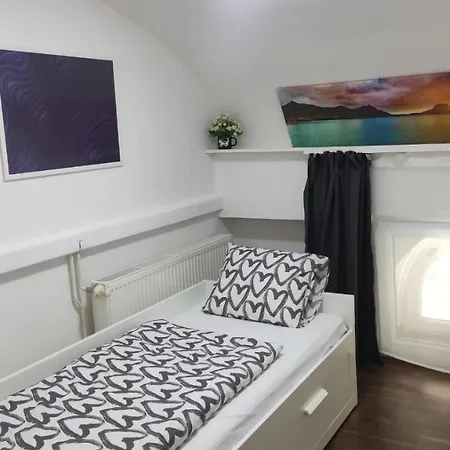 Eiffel-t45 Five Bedroom شقة