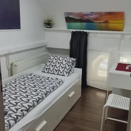 Eiffel-t45 Five Bedroom Appartement *